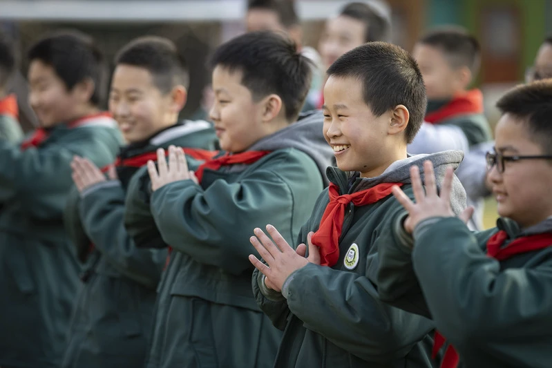 如何在篮球冬令营中加强体能训练?_1