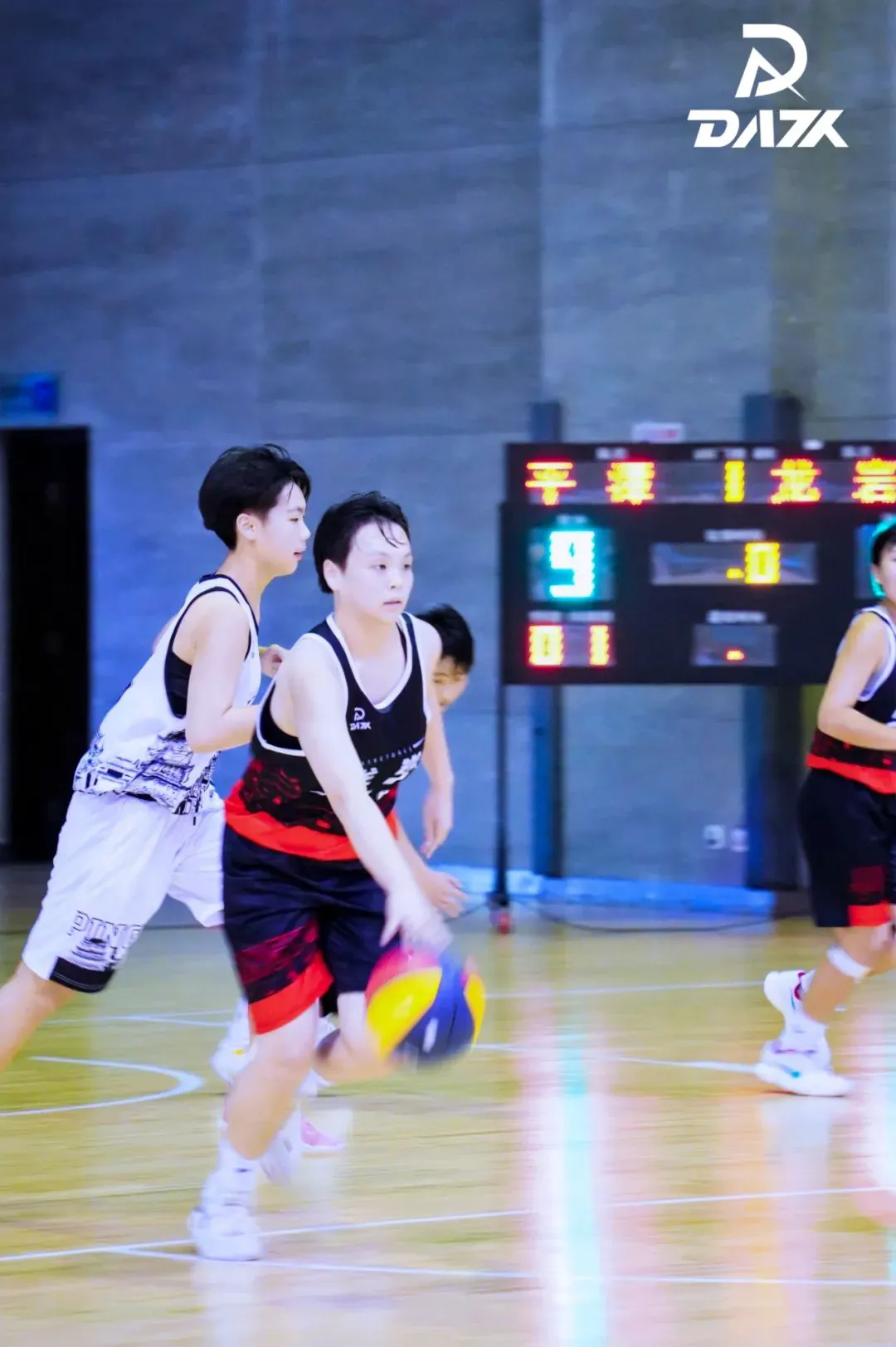 小学生如何开始学习篮球接球技巧？_2
