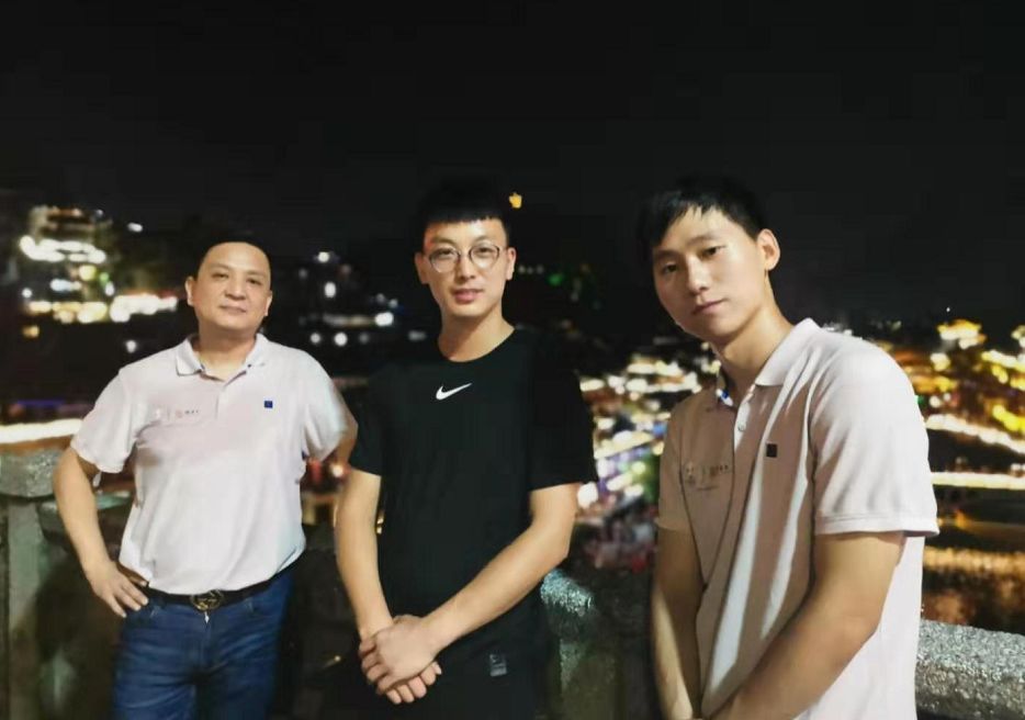 小学生如何开始学习篮球接球技巧？_0